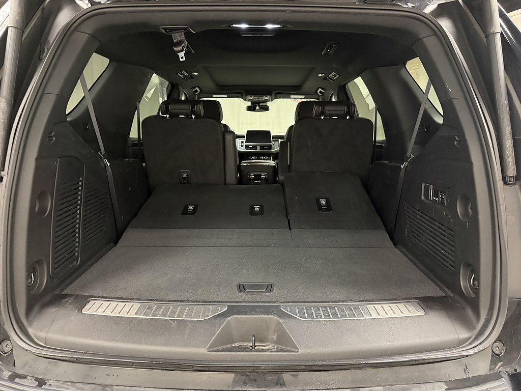 Used 2023 GMC Yukon AT4 w/ AT4 Premium Package AWD/4WD image 13