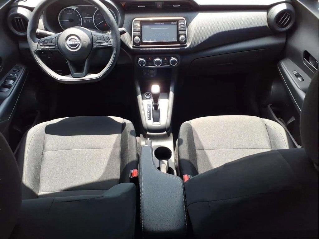 Used 2025 Nissan Kicks Play S image 10
