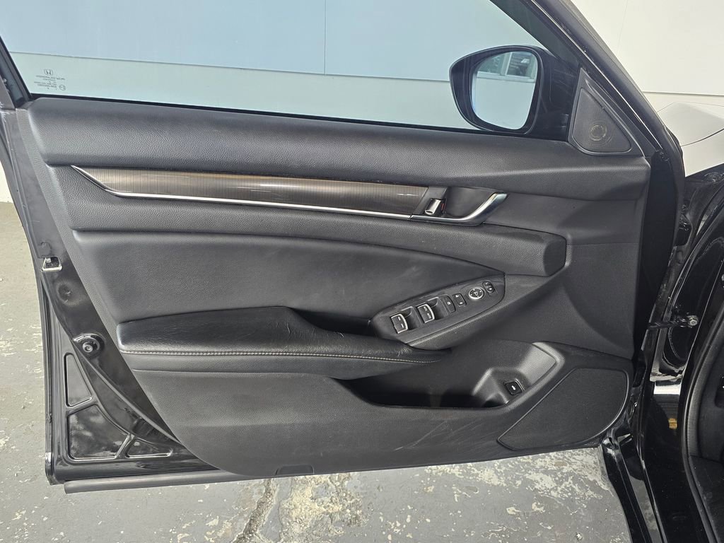 Used 2018 Honda Accord Sport image 18