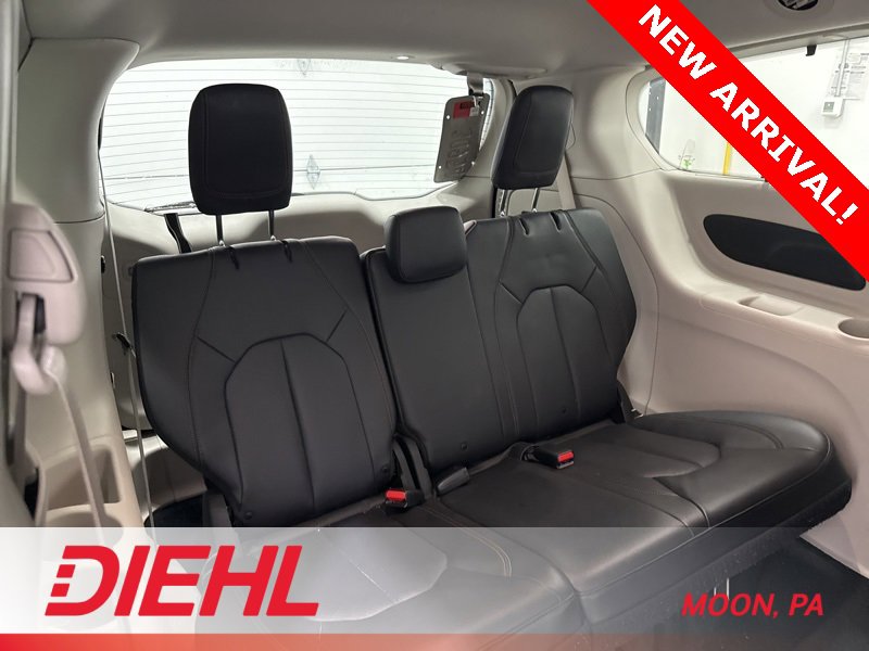 Used 2019 Chrysler Pacifica Touring-L w/ Advanced Safetytec Group image 12