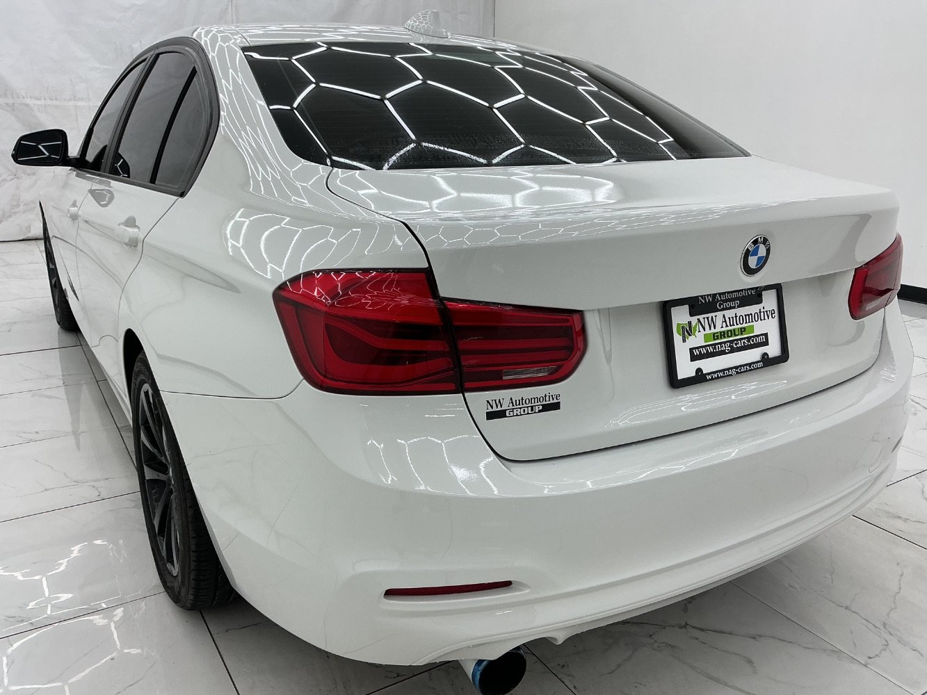 Used 2018 BMW 320i Sedan RWD image 9