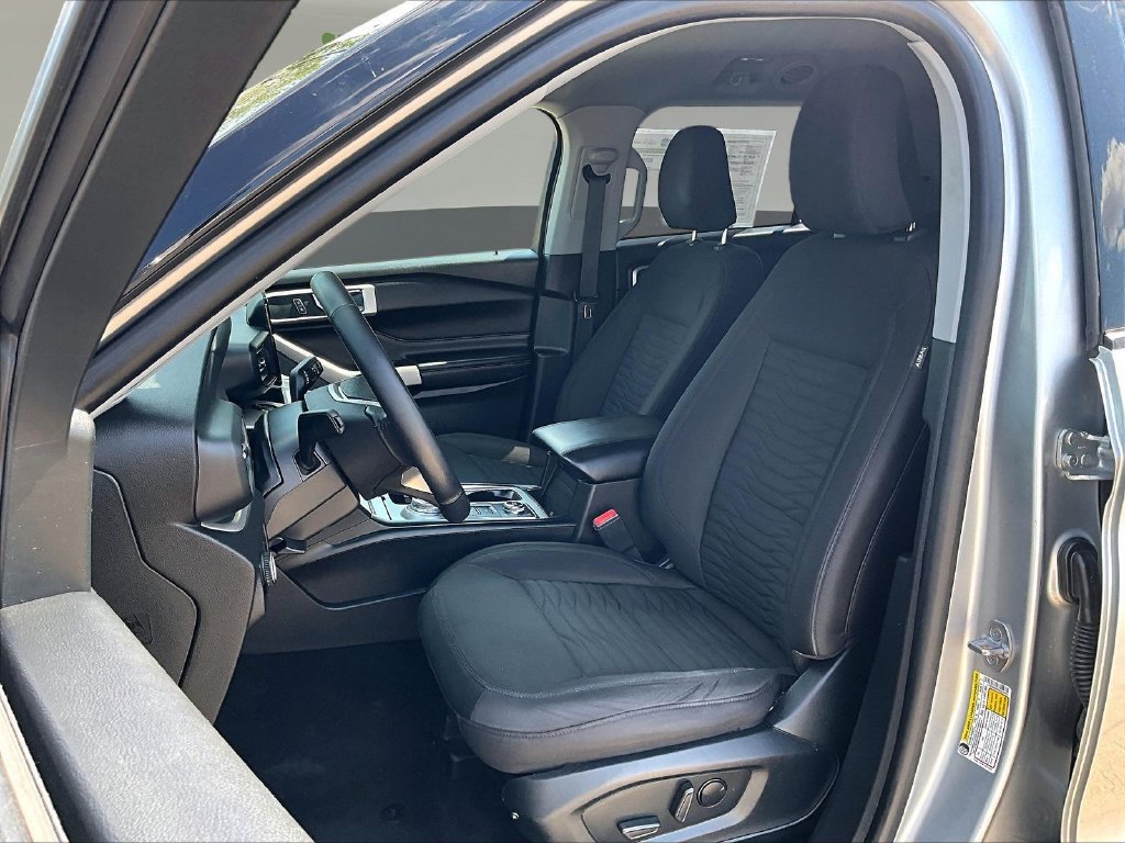 Used 2021 Ford Explorer XLT AWD/4WD image 25