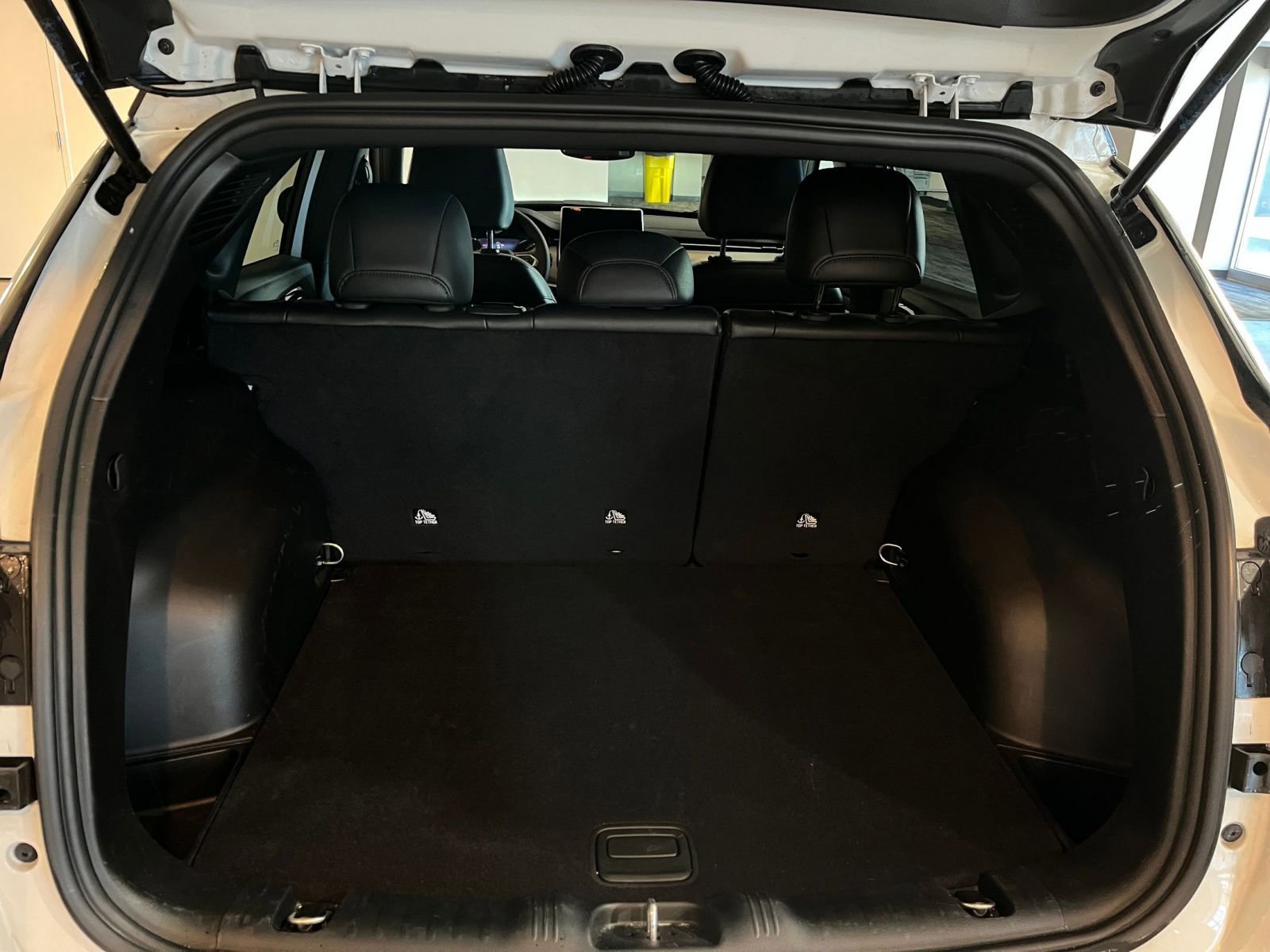 Used 2025 Jeep Compass Limited image 31