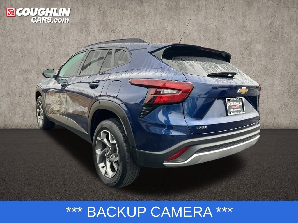 Used 2024 Chevrolet Trax LT w/ Driver Confidence Package image 5