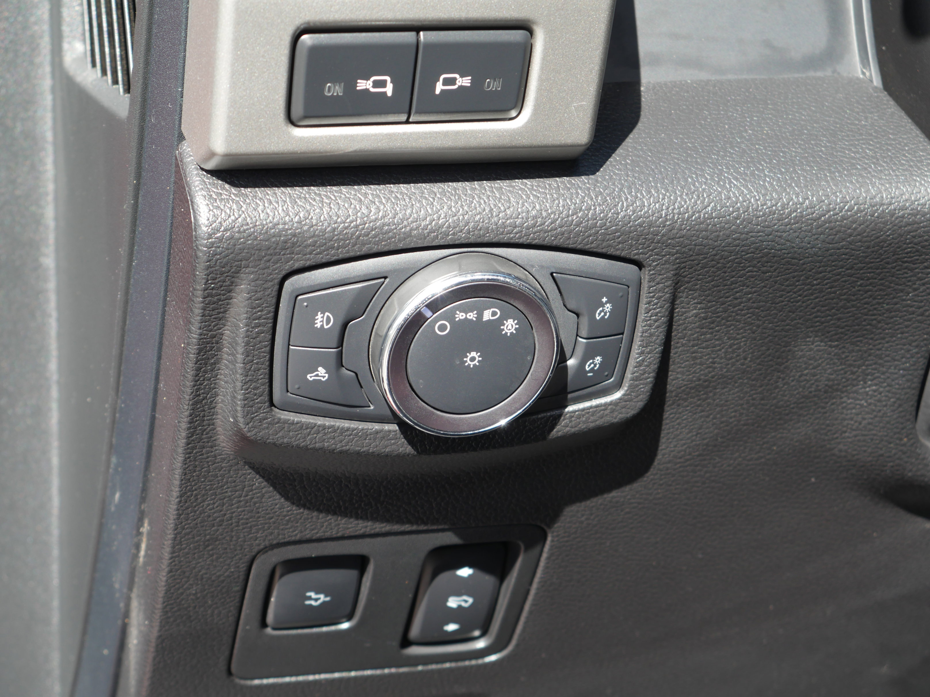 Certified 2020 Ford F350 Lariat w/ Lariat Ultimate Package image 12