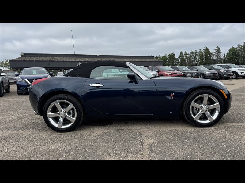 Used 2006 Pontiac Solstice Convertible w/ Premium Package RWD image 3