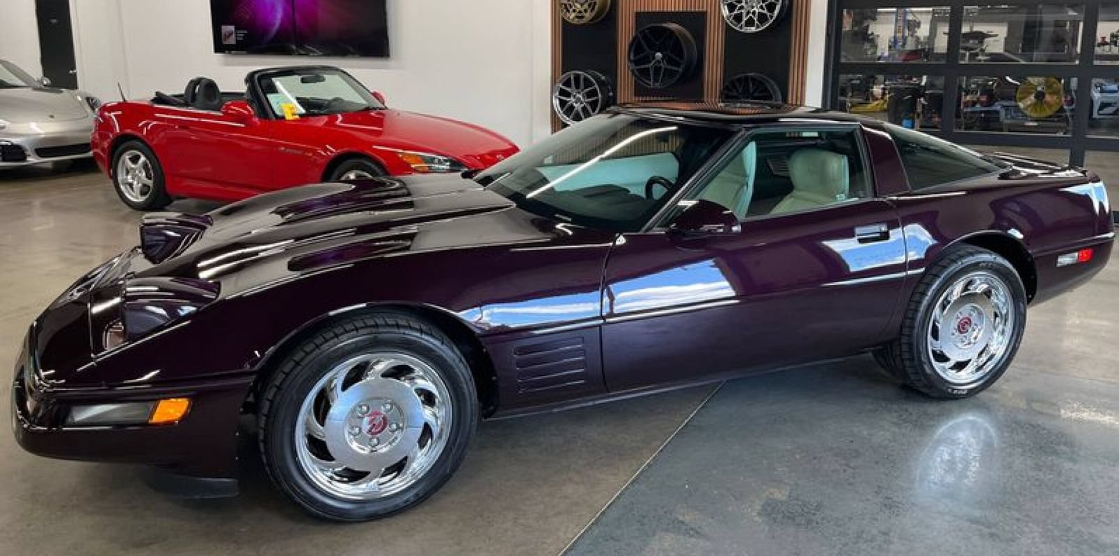 Used 1993 Chevrolet Corvette Coupe RWD image 5
