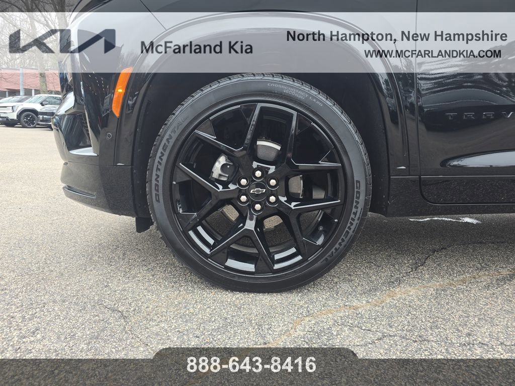 Used 2025 Chevrolet Traverse RS image 28