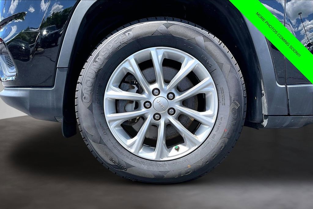 Used 2019 Jeep Cherokee Latitude w/ Popular Appearance Group AWD/4WD image 9