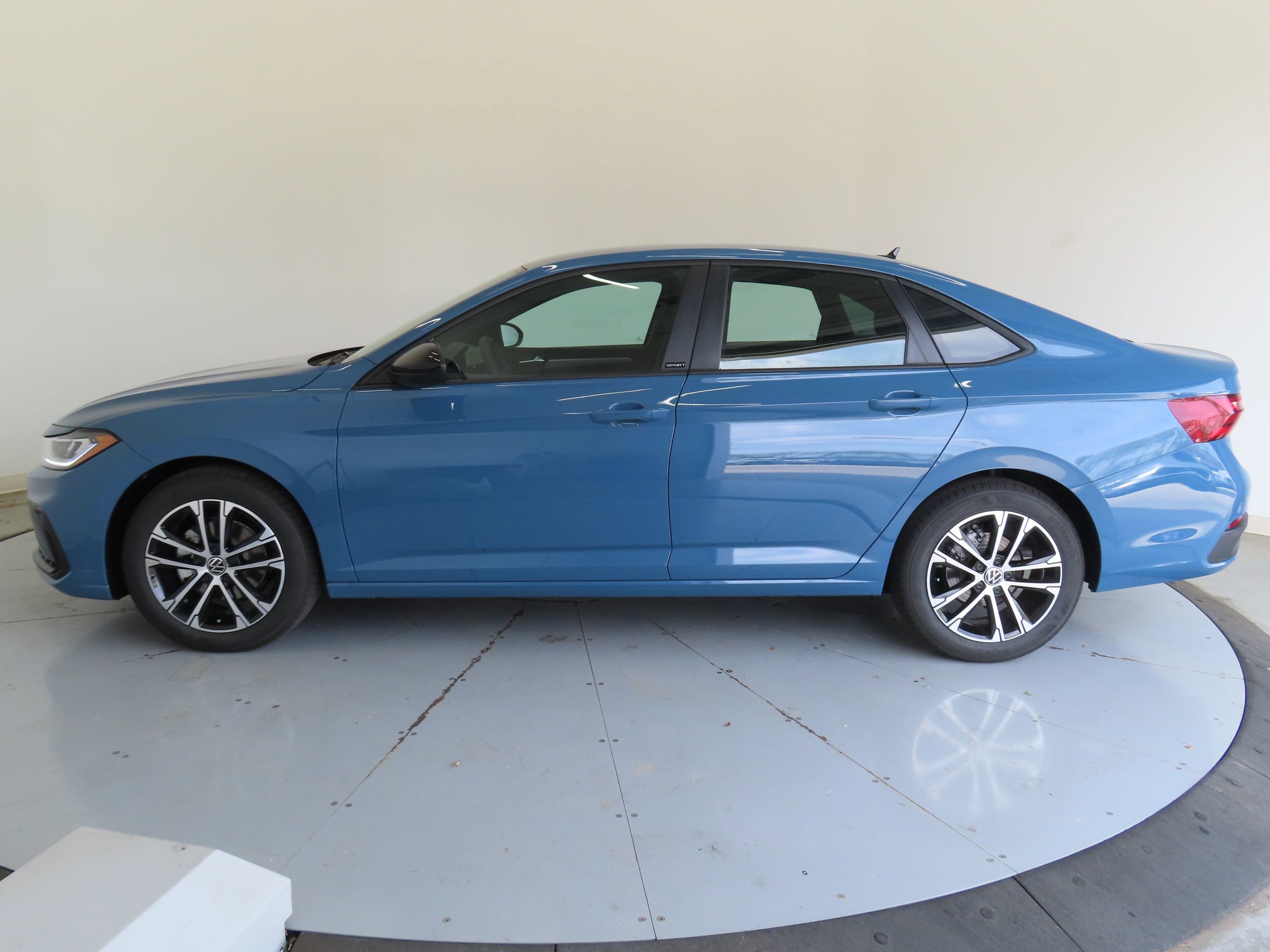 New 2026 Volkswagen Jetta Sport FWD image 8