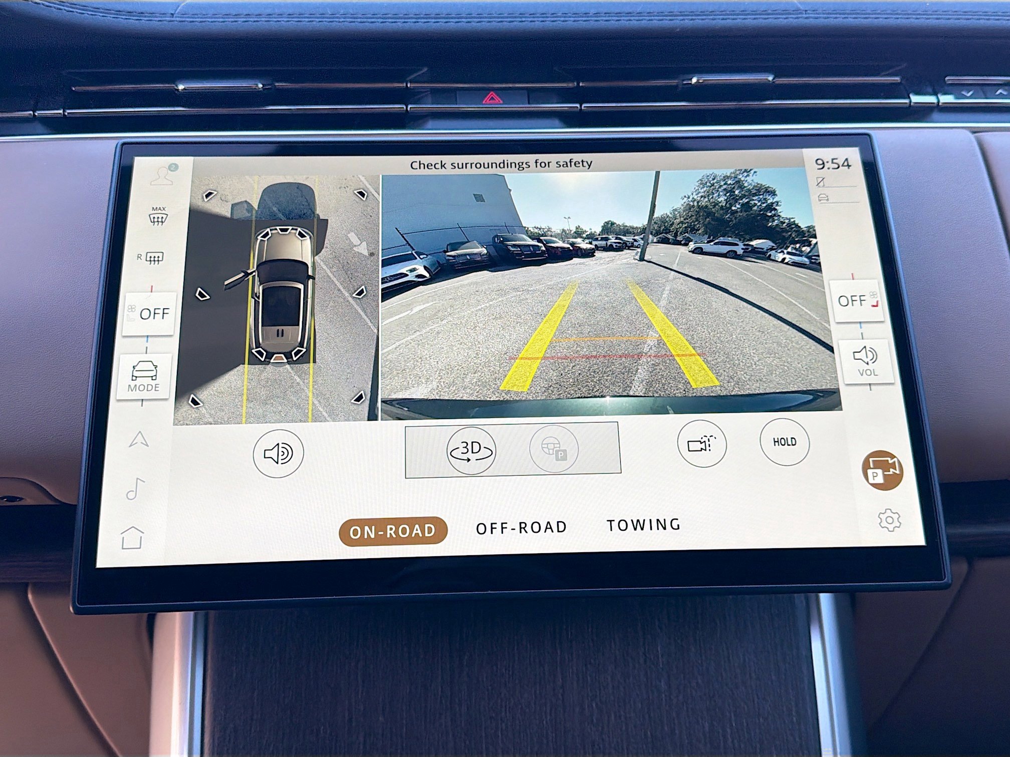 Used 2025 Land Rover Range Rover SE image 32