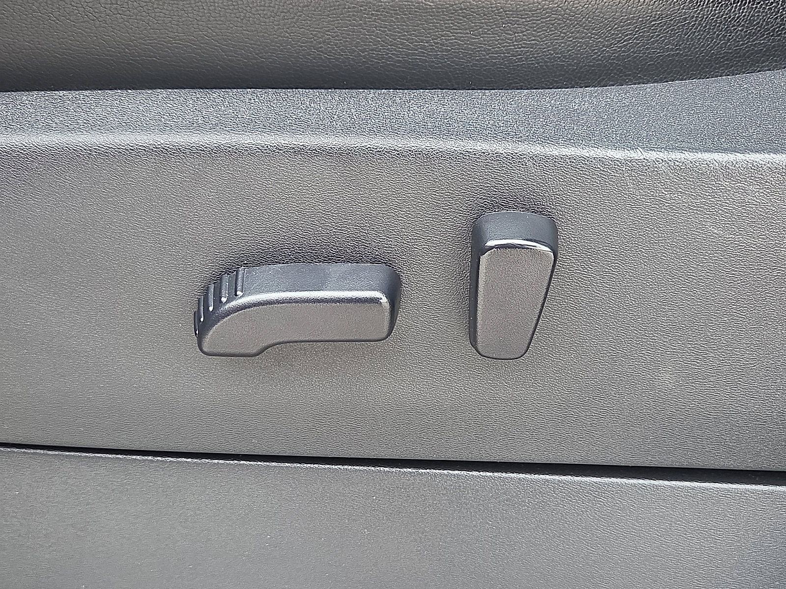 Used 2023 Nissan Frontier PRO-4X w/ Pro-4X Premium Package AWD/4WD image 14