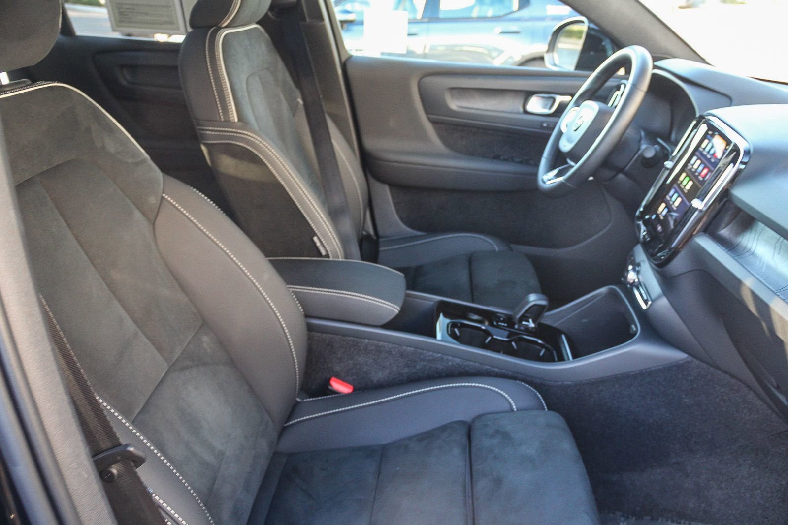 Used 2023 Volvo C40 P8 Recharge Plus w/ Protection Package Premier image 25