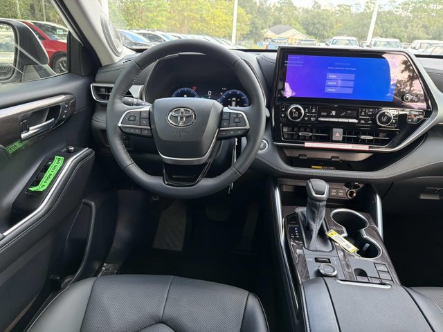 New 2026 Toyota Highlander Platinum AWD/4WD image 24