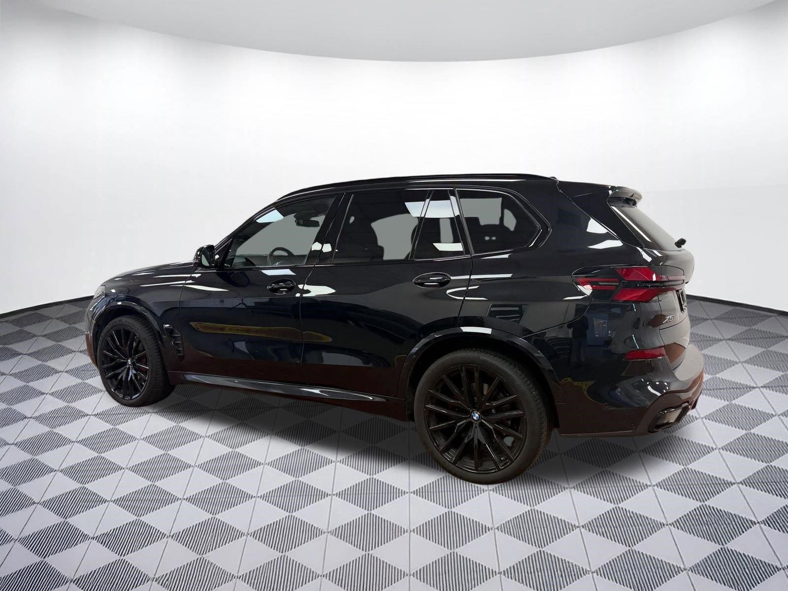 Certified 2024 BMW X5 xDrive40i w/ M Sport Package image 3