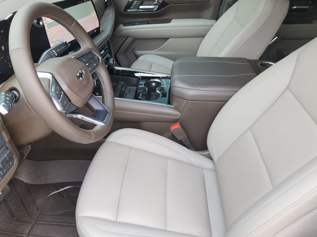 Used 2025 Chevrolet Tahoe Z71 w/ Comfort Package AWD/4WD image 13