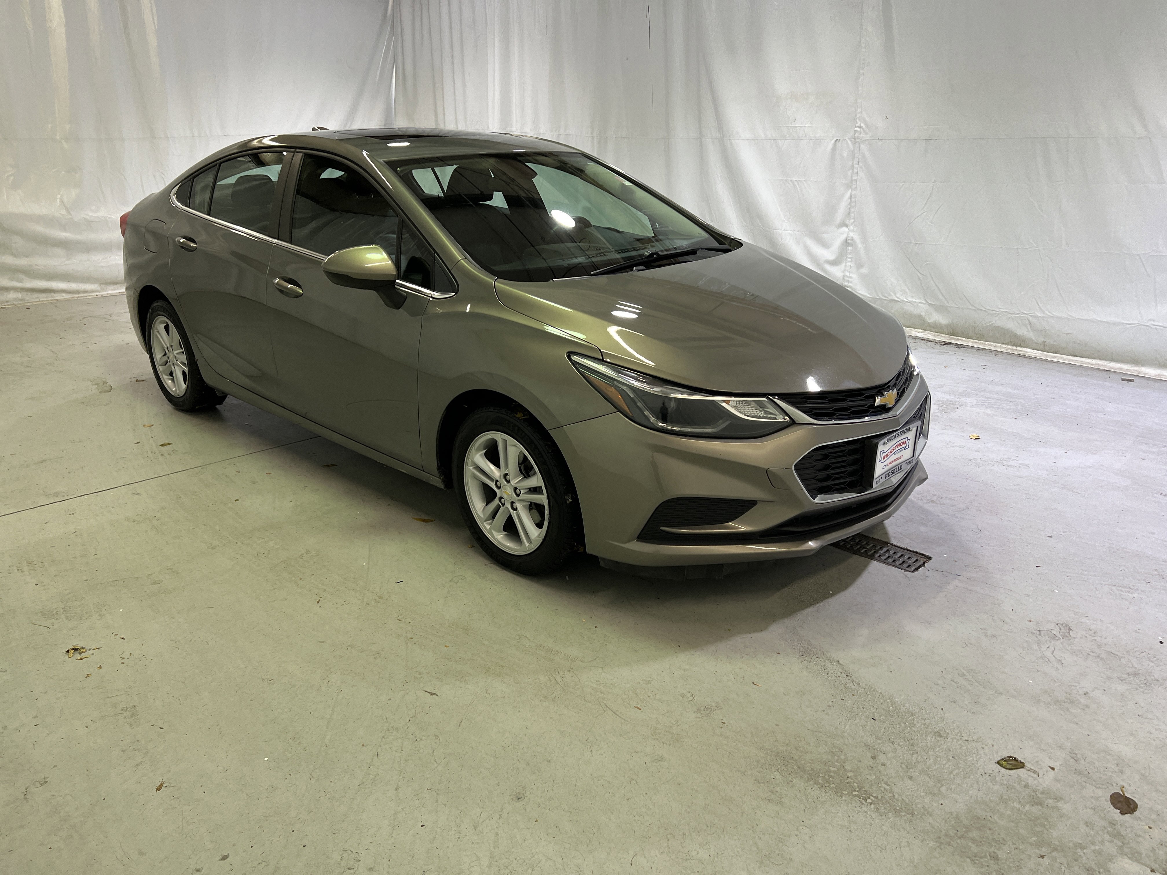 Used 2018 Chevrolet Cruze LT image 2