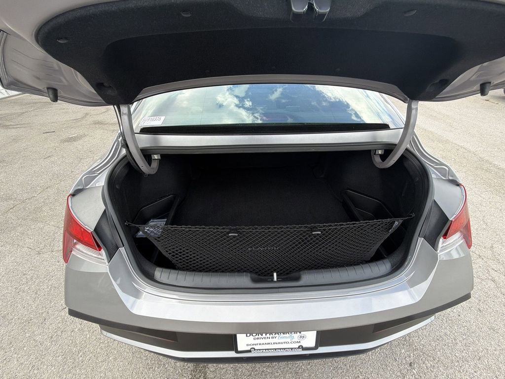 Used 2025 Hyundai Elantra Sport FWD image 22