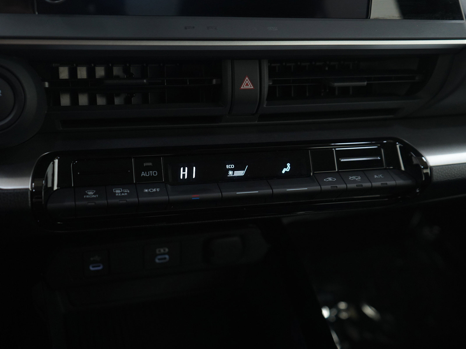 Used 2025 Toyota Prius LE image 22