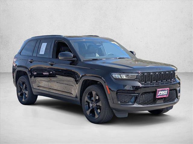 Used 2023 Jeep Grand Cherokee Altitude image 3