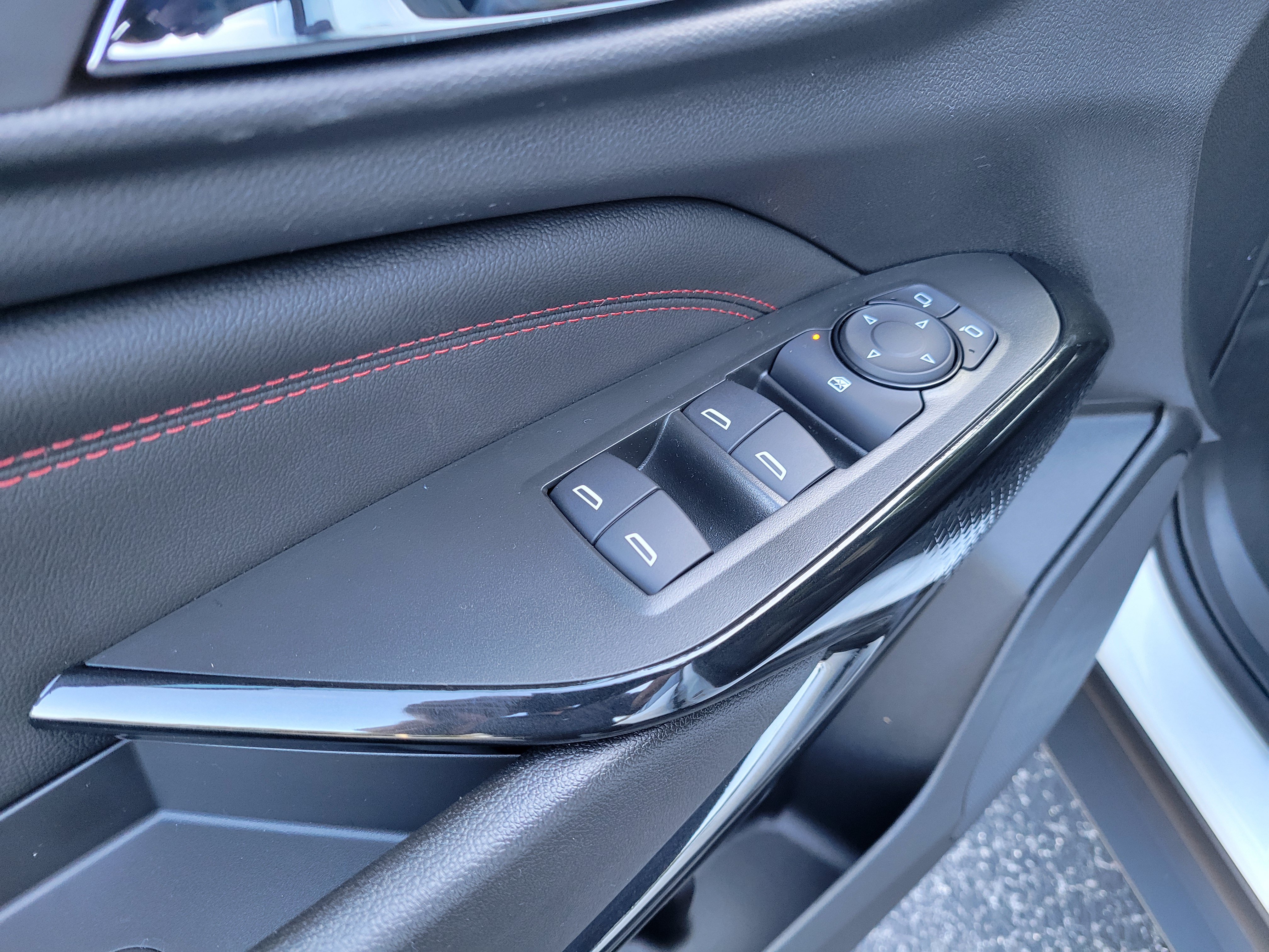 New 2026 Chevrolet Trax RS w/ Sunroof Package FWD image 23