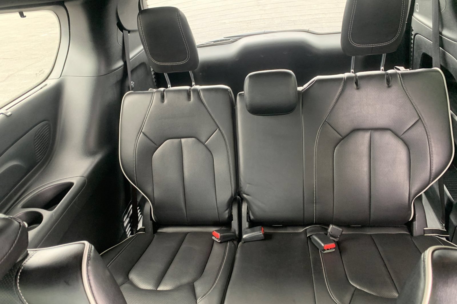 Used 2025 Chrysler Pacifica Limited FWD image 19