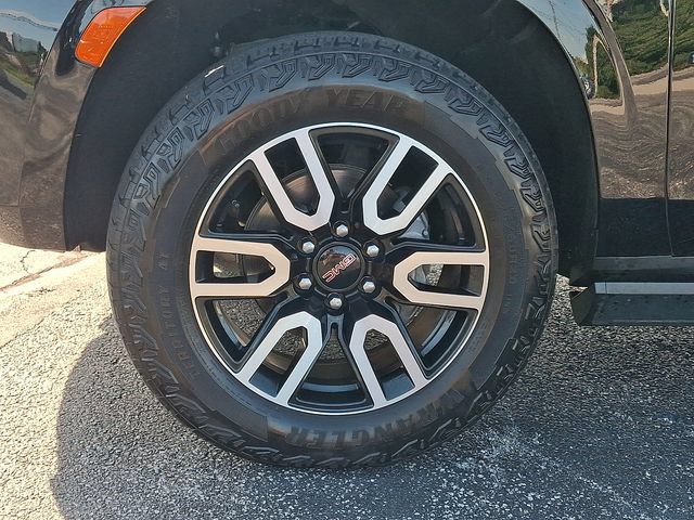 Certified 2023 GMC Yukon XL AT4 w/ Technology Package AWD/4WD image 8