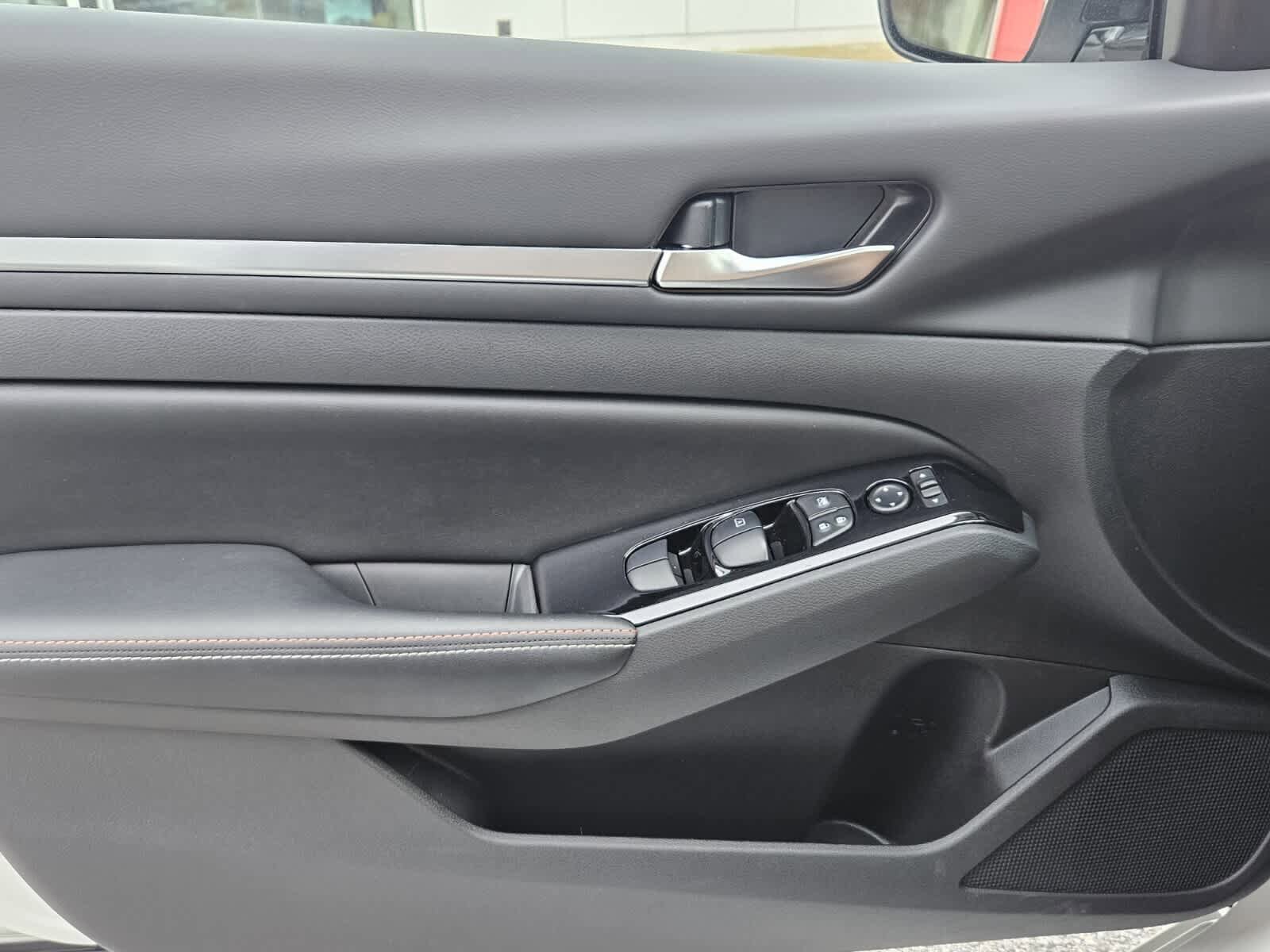 Used 2024 Nissan Altima 2.5 SR w/ SR Premium Package image 16