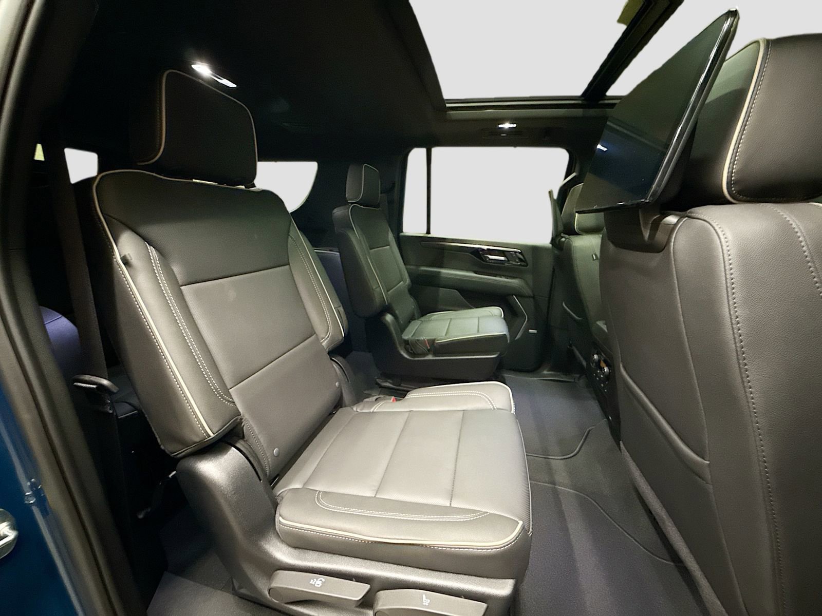 New 2026 Chevrolet Suburban Premier image 36