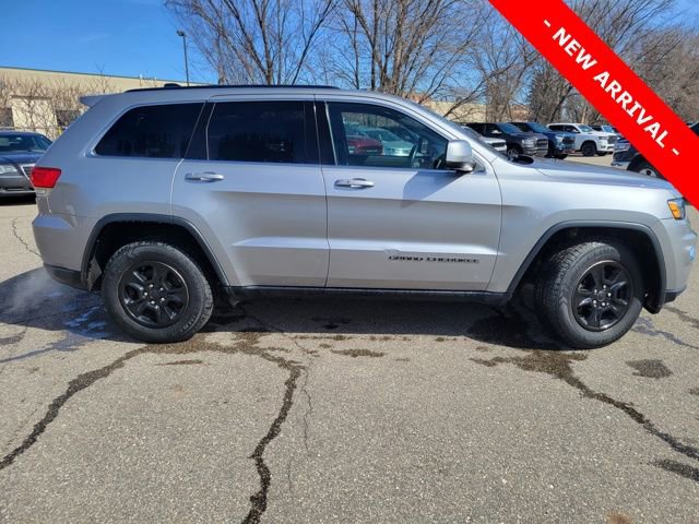 Used 2017 Jeep Grand Cherokee Laredo image 2