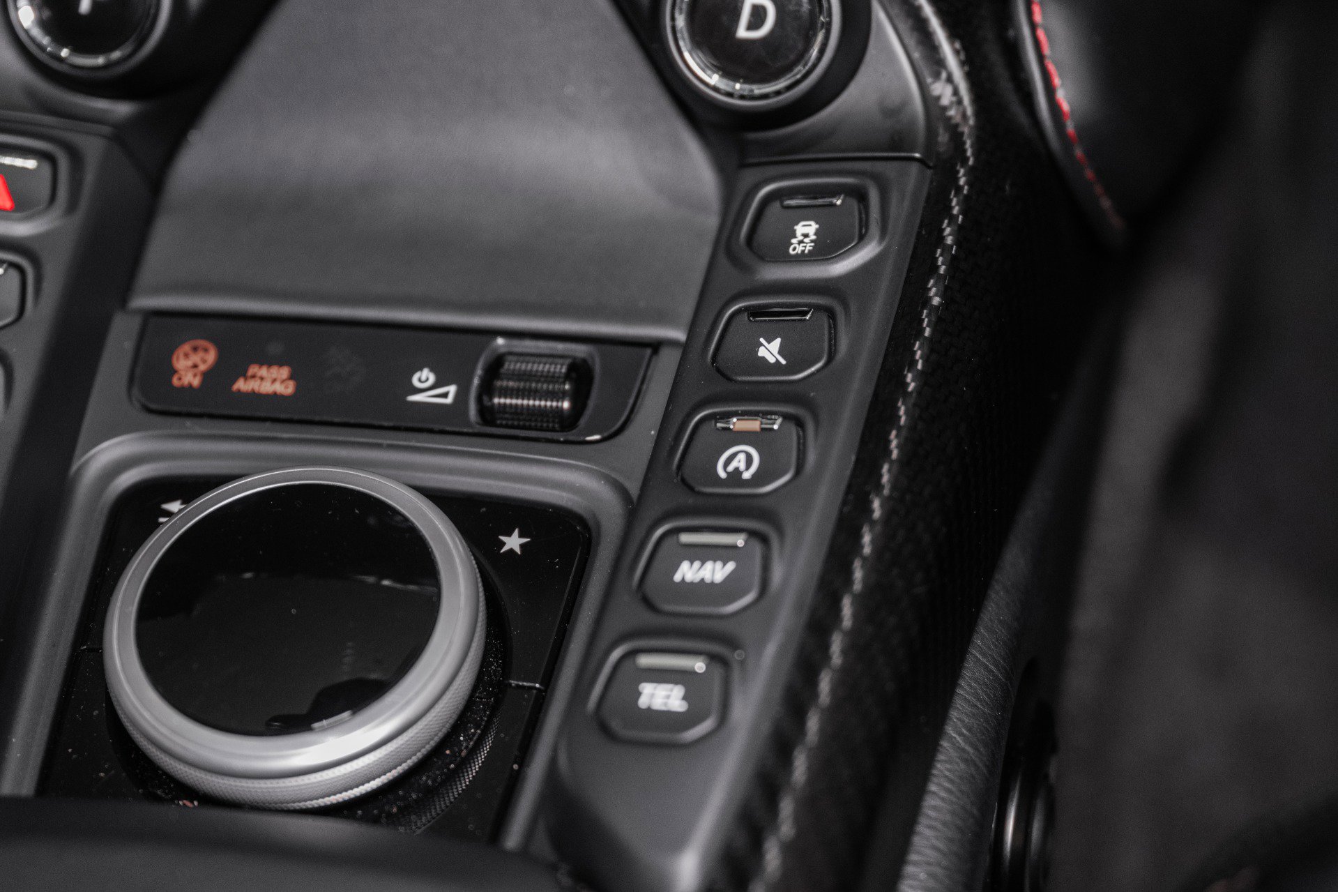 Used 2023 Aston Martin V8 Vantage Coupe image 31