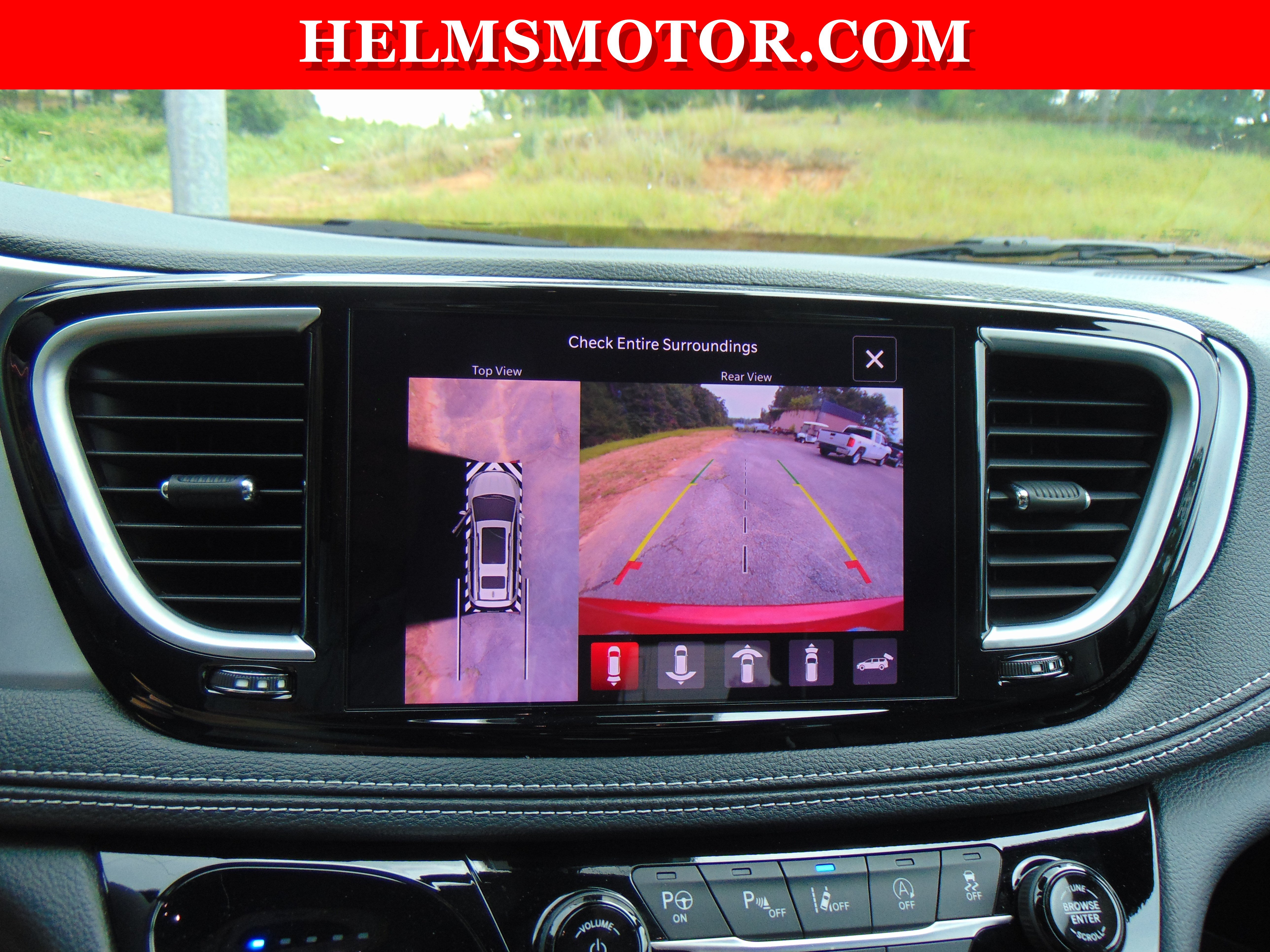 Certified 2025 Chrysler Pacifica Limited FWD image 30