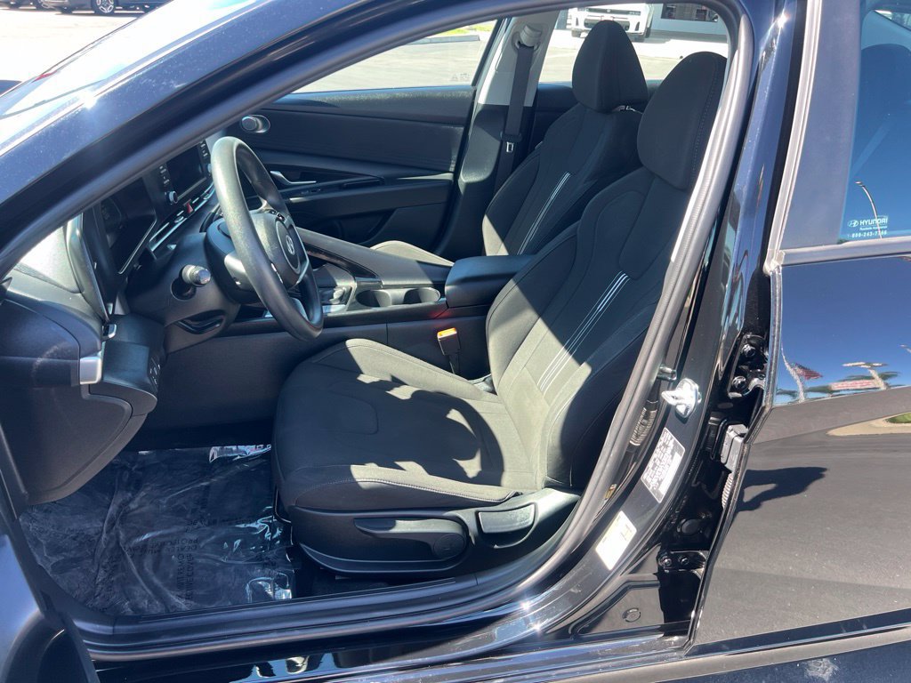 Used 2025 Hyundai Elantra Hybrid FWD image 15