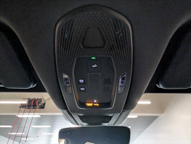 Used 2025 Porsche Cayenne AWD/4WD image 33