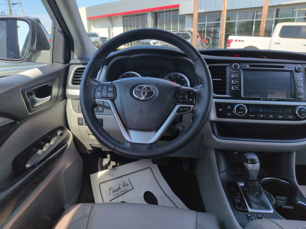 Used 2018 Toyota Highlander XLE AWD/4WD image 13