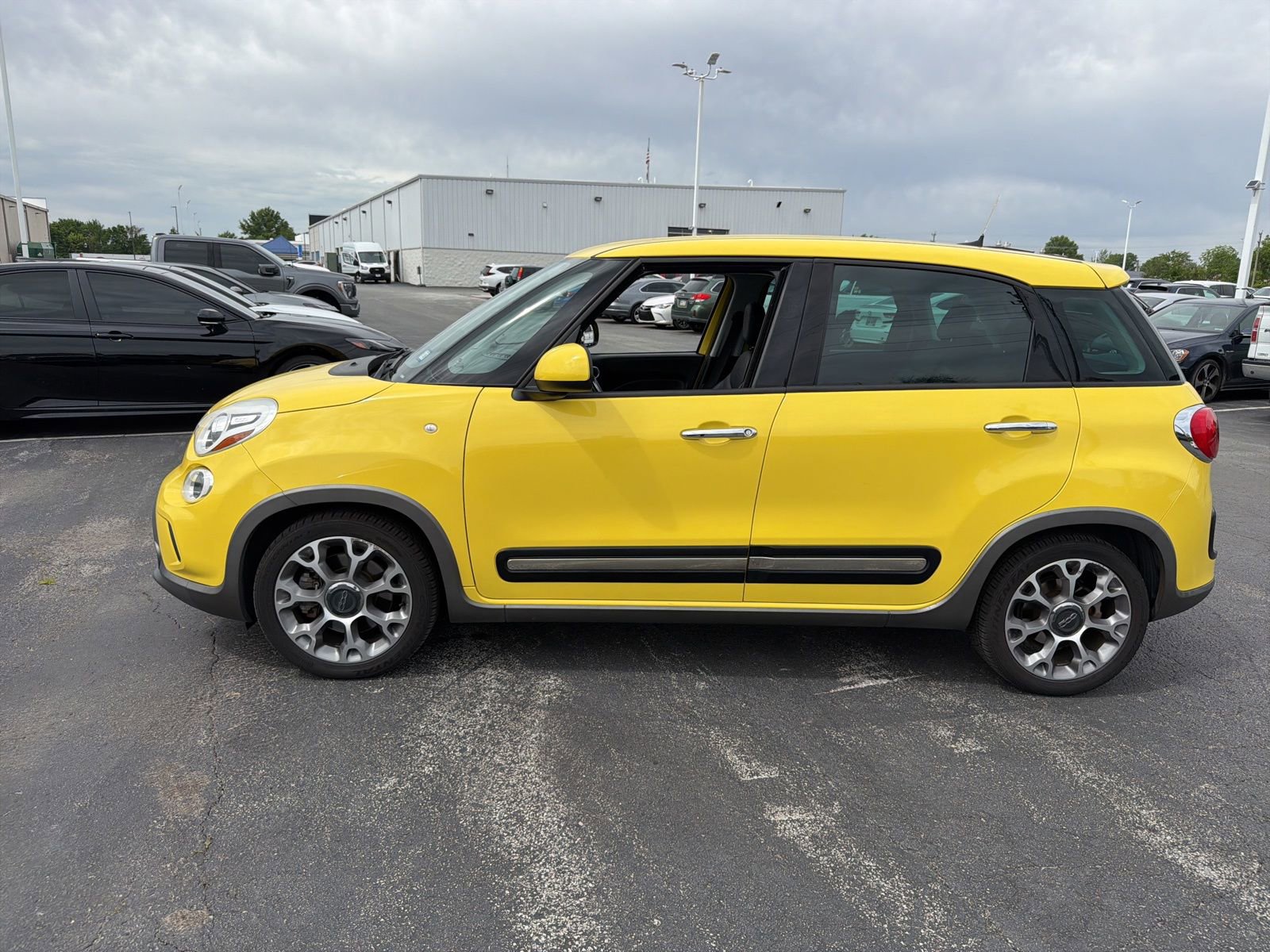 Used 2017 FIAT 500L Trekking FWD image 3
