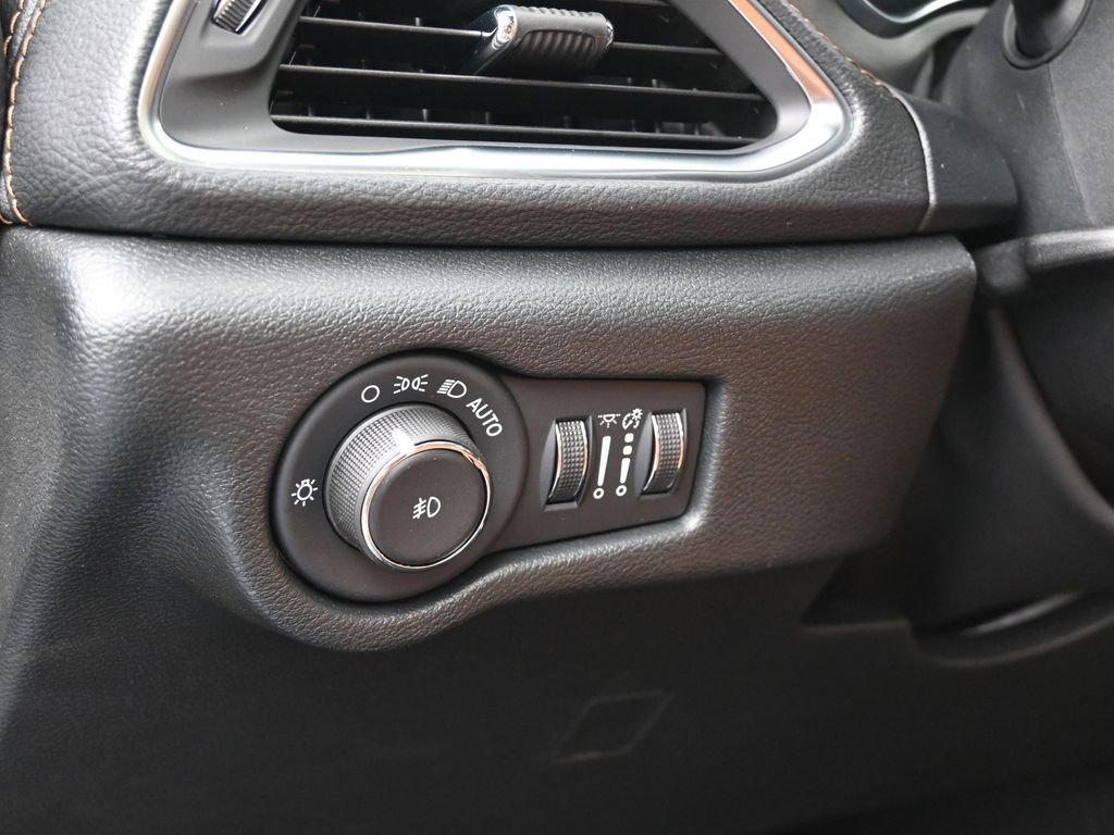 New 2026 Chrysler Pacifica Pinnacle image 16