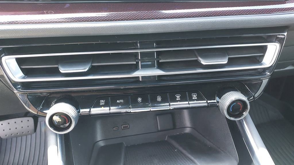 Used 2025 Chevrolet Traverse Z71 w/ Driver Confidence Package image 15