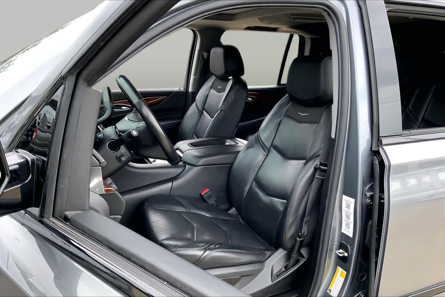 Used 2019 Cadillac Escalade Luxury AWD/4WD image 7