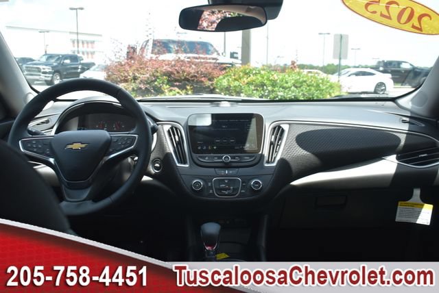 Used 2025 Chevrolet Malibu RS FWD image 3