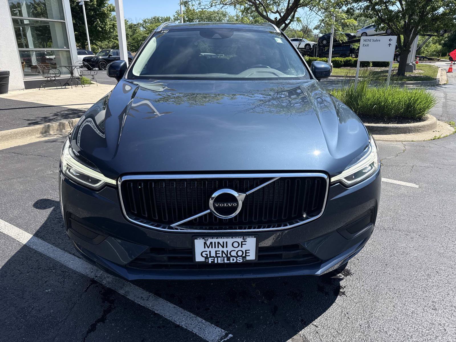 Used 2018 Volvo XC60 T6 Momentum w/ Convenience Package AWD/4WD image 3