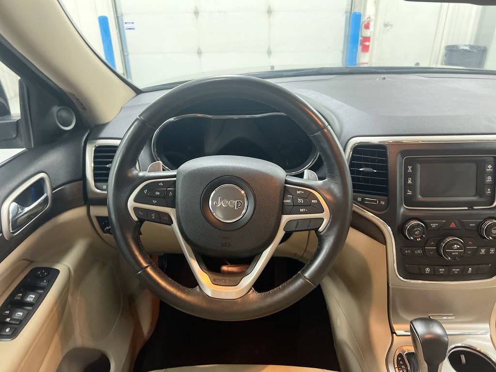 Used 2016 Jeep Grand Cherokee Laredo w/ Quick Order Package 23E AWD/4WD image 11