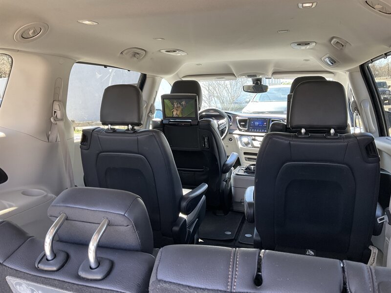 Used 2017 Chrysler Pacifica Touring-L Plus FWD image 13
