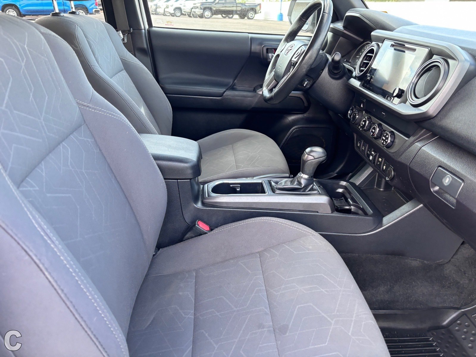 Used 2019 Toyota Tacoma TRD Off-Road w/ Technology Package AWD/4WD image 12