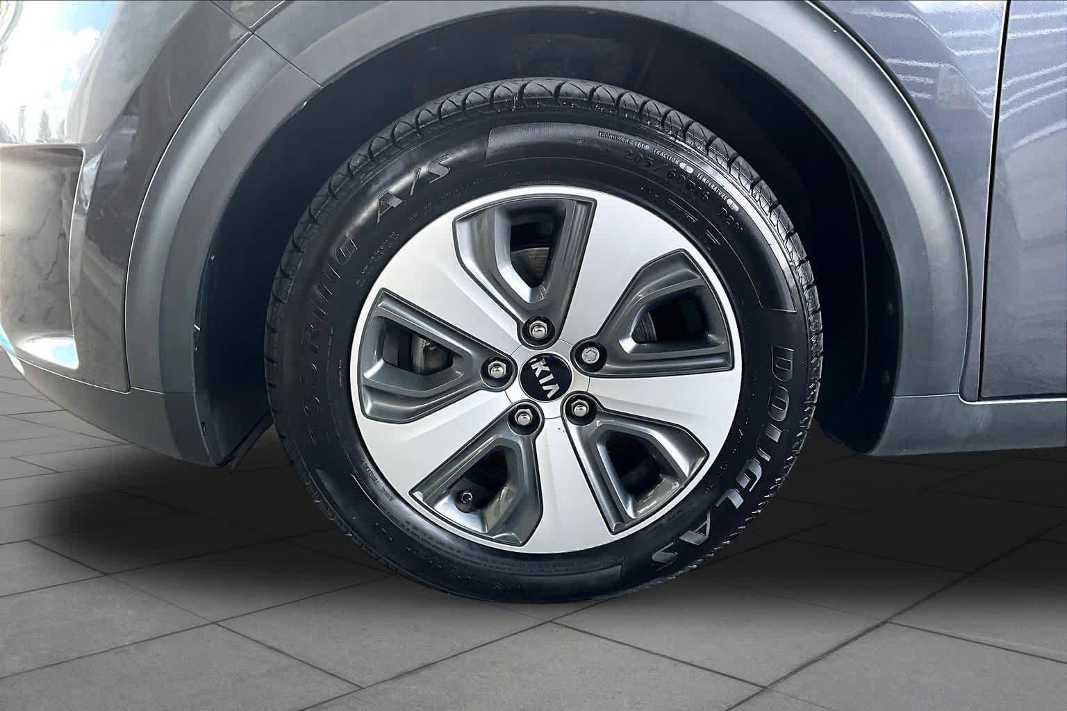Used 2019 Kia Niro EX FWD image 11