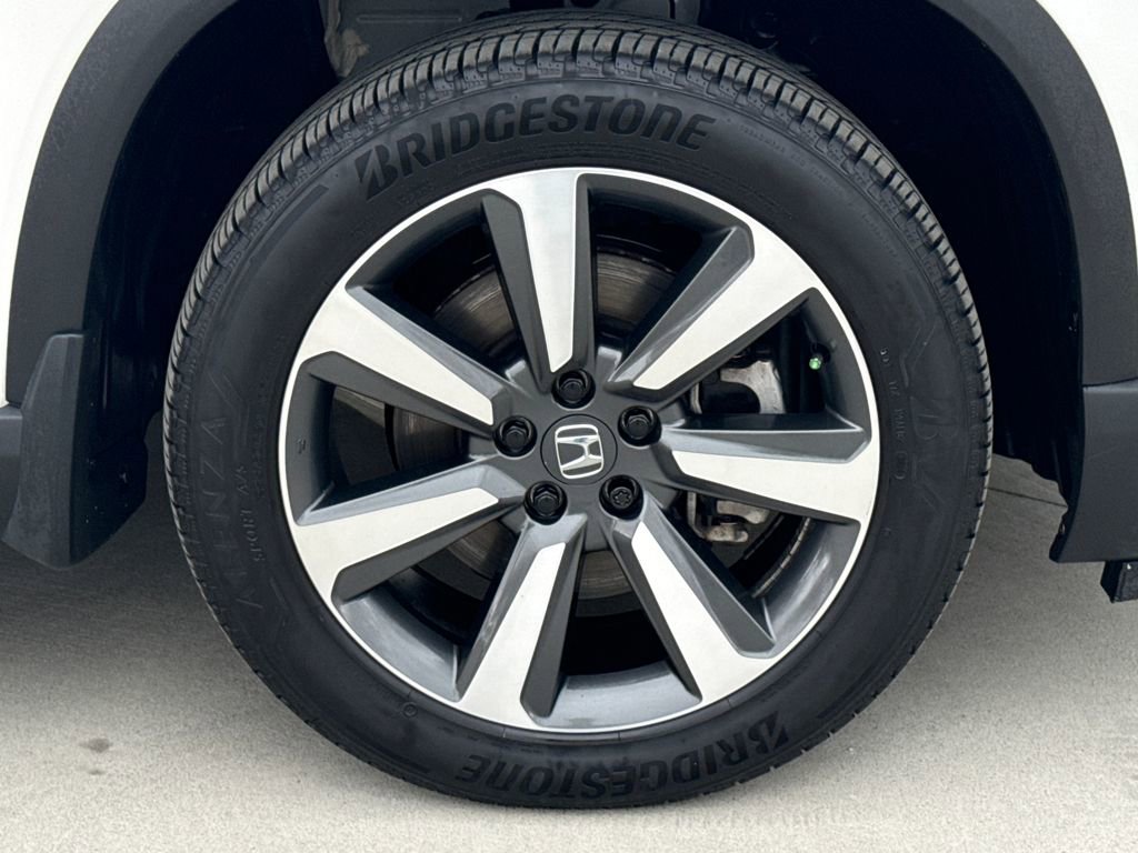 Certified 2025 Honda Pilot Touring image 16