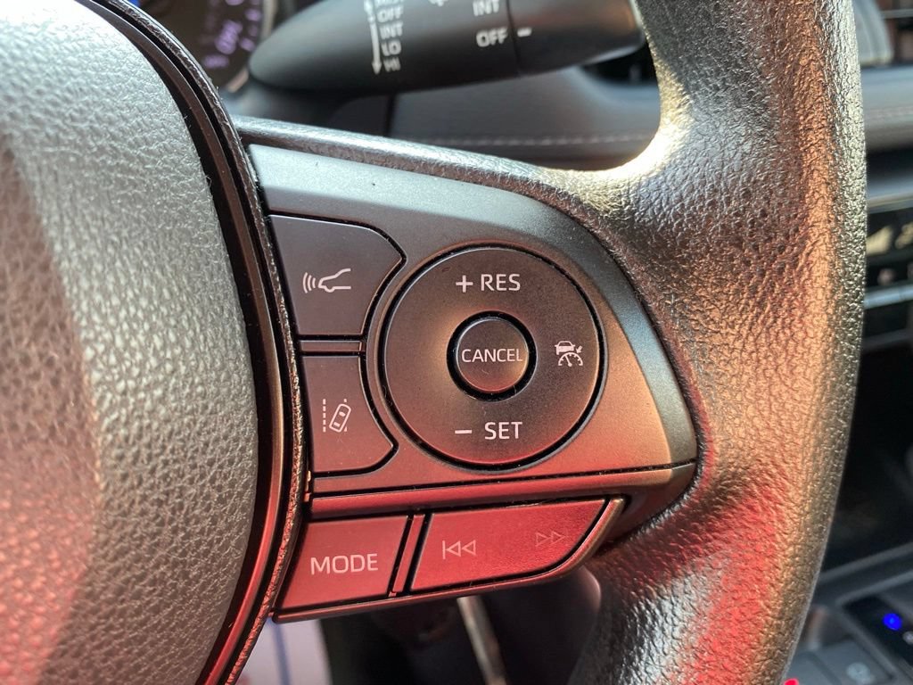 Used 2021 Toyota RAV4 LE AWD/4WD image 29