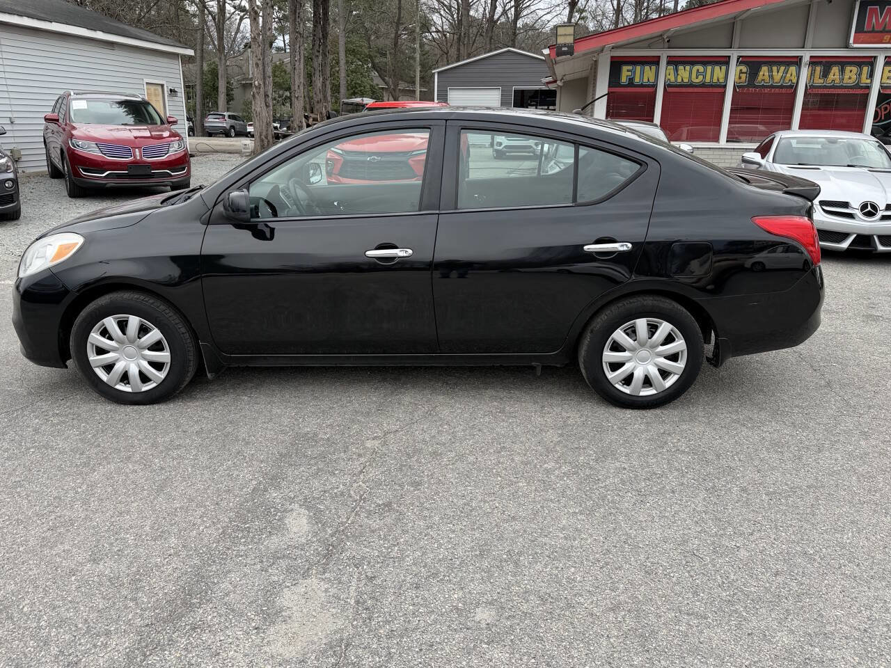 Used 2014 Nissan Versa SV image 3