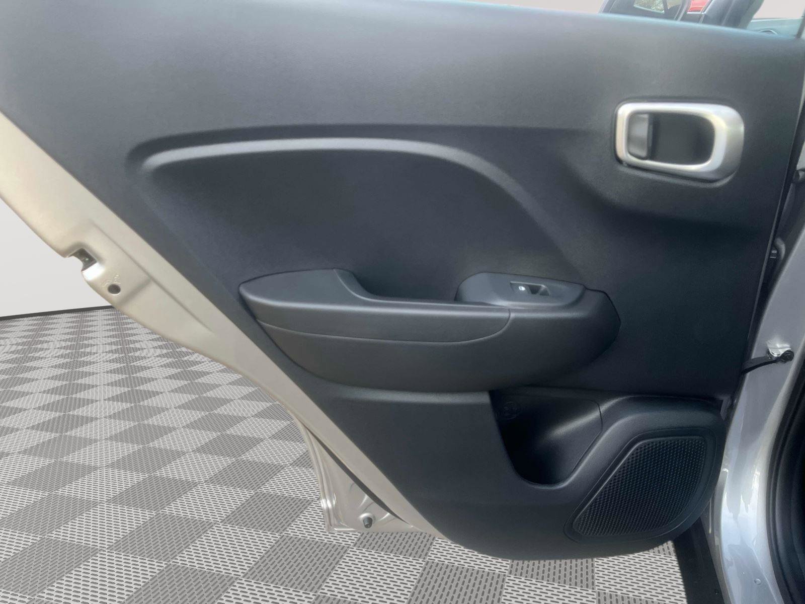 Used 2026 Hyundai Venue SE FWD image 11