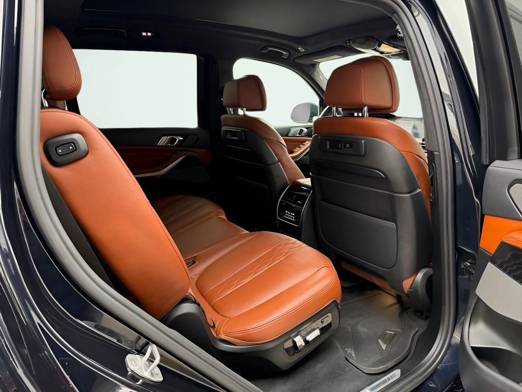 Used 2022 BMW X7 M50i AWD/4WD image 32